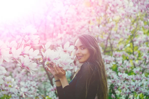 Belleza y naturaleza, juventud y frescura, primavera y verano — Foto de Stock