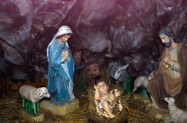 Christmas Manger scene with Jesus, Mary, sheep and magi. — Stock Photo, Image