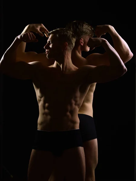 Jongeren van mannen twins, fitness gezondheid, gym en energie — Stockfoto