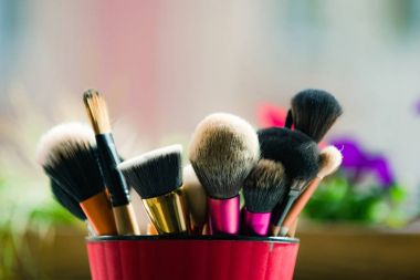 moda makyaj ya da kozmetik pembe Kupası için fırça