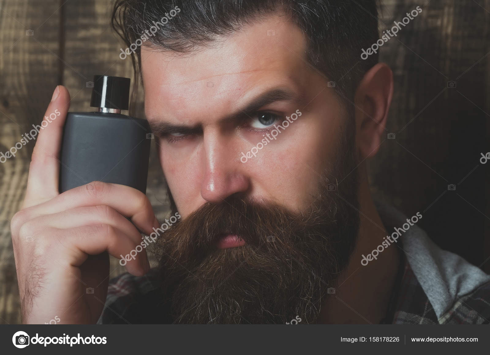 Colonia cara hombre sale