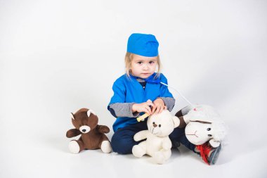 oyuncak hayvan ile tek tip oyun doktor çocukta veteriner