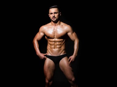 seksi iç çamaşırı pantolon içinde kas vücut adamla