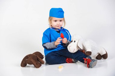 oyuncak hayvan ile tek tip oyun doktor çocukta veteriner