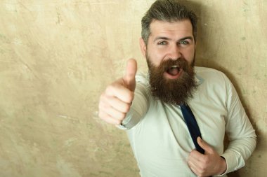 adam ya da mutlu yüz üzerinde uzun sakallı hippi