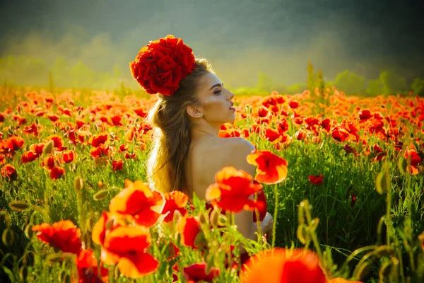 Woman or girl in field of poppy seed — Stock Photo, Image