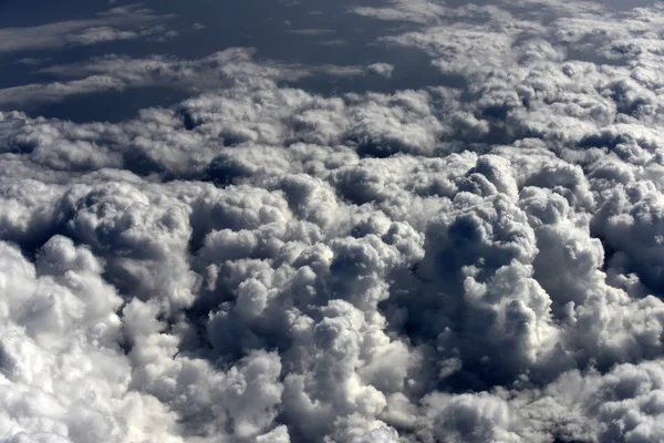 Niebo z chmurami puszysty biały — Zdjęcie stockowe