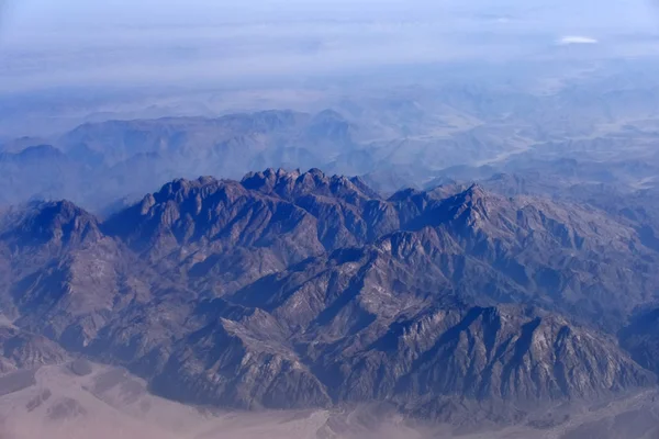 Montagnes vue aérienne du vol de l'avion — Photo