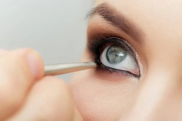 Woman eye getting makeup contouring with black shadow and brush — Stock Photo, Image