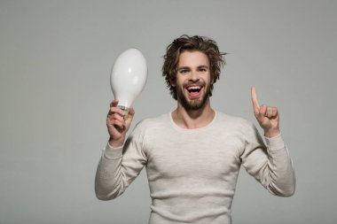 Adam koca lamba ve yükseltilmiş parmak