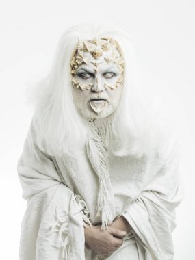 Şeytan dragon cilt ve gri sakal