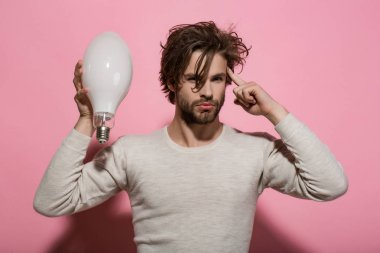 Genç adam bir fikrim var.