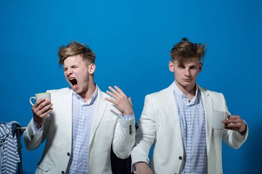 İkizler Kupası ile ceketli.