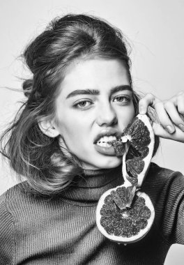 Greyfurt meyve dilim bayanla