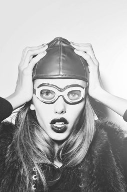 Pilot gözlük ve şapka