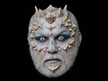 korku erkek ya da dikenler yüz makyaj ile canavar