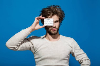 Adam tutun diyet hapı ve vitamin