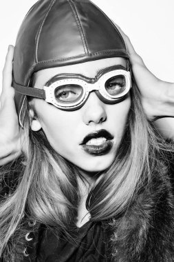 Pilot gözlük ve şapka