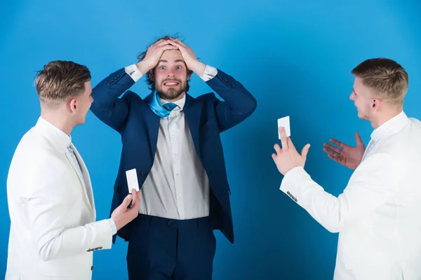 Uomo d'affari che stringe la testa con disperazione — Foto Stock