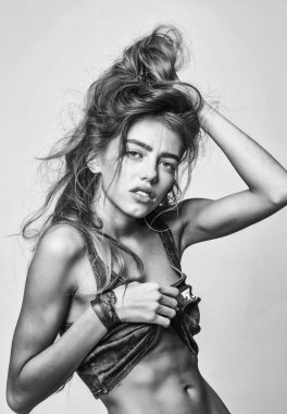 uzun saçlı kız modeli