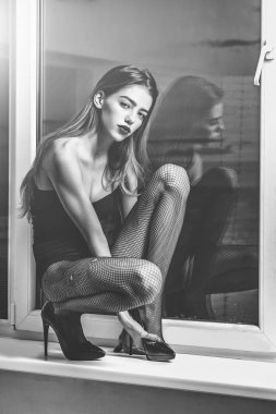 pencere iç çamaşırı modeli