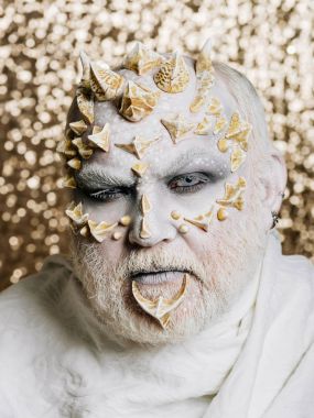 Beyaz gözlü Sihirbazı