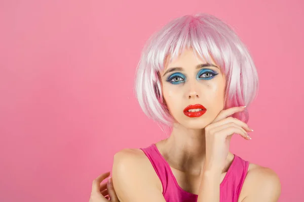 Chica con pelo artificial brillante . — Foto de Stock