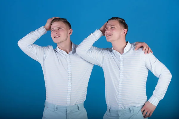 Happy men hugging and touching hair — Stock Photo, Image