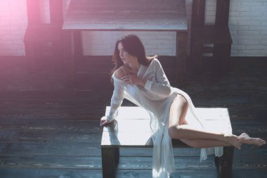 sevimli yüzü ile kız.