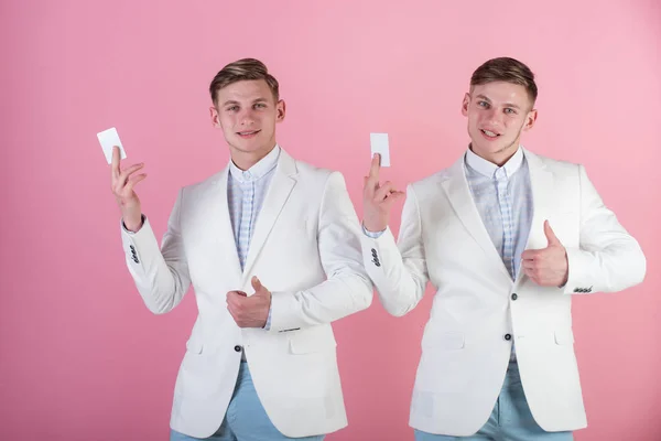 Men showing thumbs up with blank cards on pink background — Stock Photo, Image