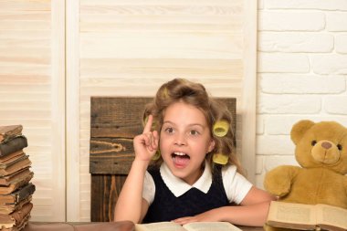 Çocuk okuma kitabı.