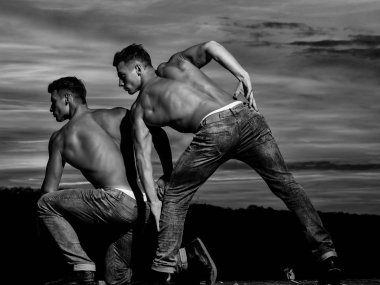 günbatımı açık erkeklerde