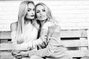 Kızlar ahşap Divan