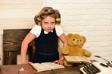 Çocuk okuma kitabı.