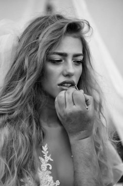 kız makyaj peçe yapımında