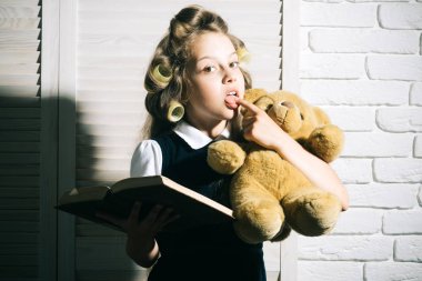 Eğitim ve çocukluk.