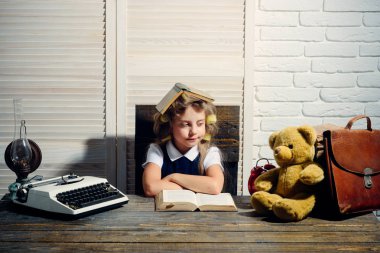 Eğitim ve çocukluk.