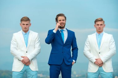 Patron ve çalışanlar güneşli