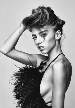 geçiş yumuşatma ile elbiseli kız modeli