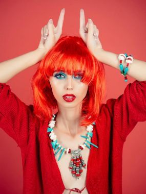 moda model kırmızı dudaklar.