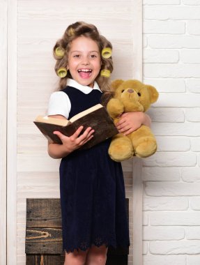 Çocuk okuma kitabı.