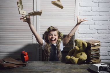 Eğitim ve çocukluk.