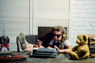 Eğitim ve çocukluk.