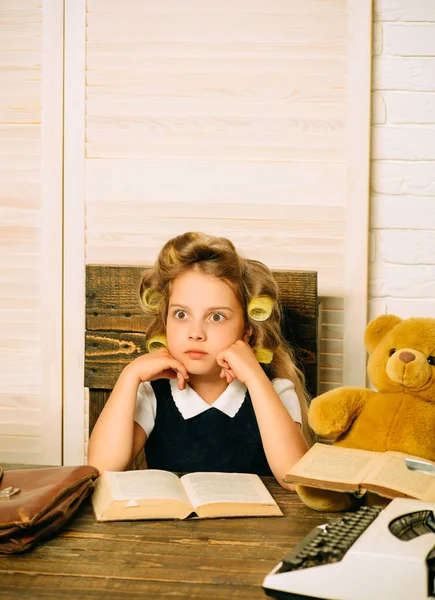 Eğitim ve çocukluk.