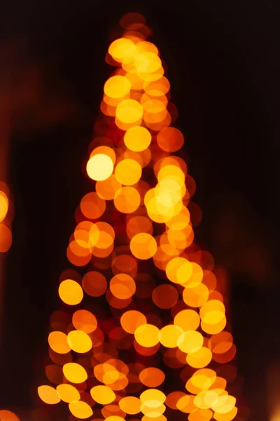 Albero di Natale su sfondo scuro — Foto Stock