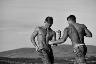 vücut geliştiriciler veya ikiz erkek