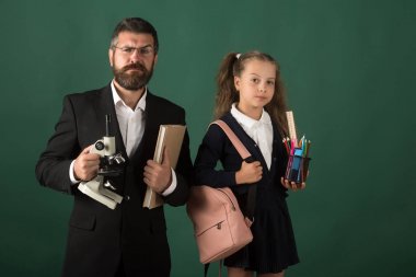 Eğitim ve okul kavramı dön. Çocuk ve öğretmen