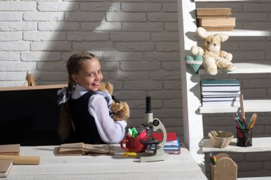 Sınıf ve çalışma zaman kavramı. Sınıfta çocuk