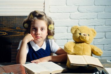 Eğitim ve çocukluk.