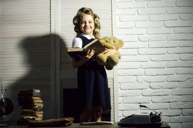 Eğitim ve çocukluk.